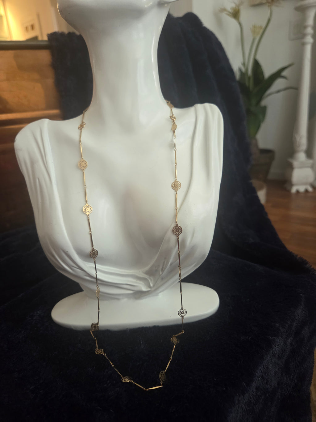 Vintage 1977 AVON "blooming lotus flower"